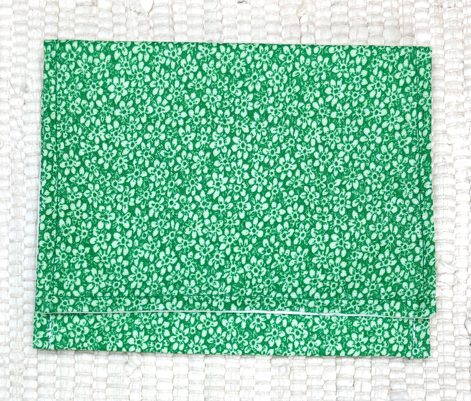 Green One-Pocket Fabric Organizer for Classroom Organization